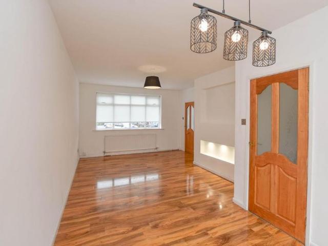 3 bedroom semi detached house to rent