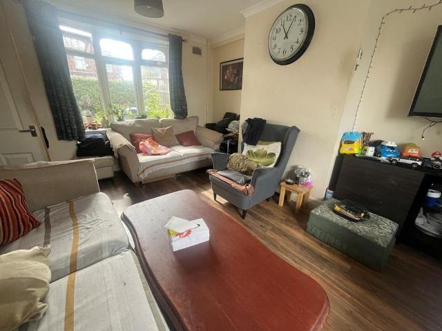 3 bedroom semi detached house to rent
