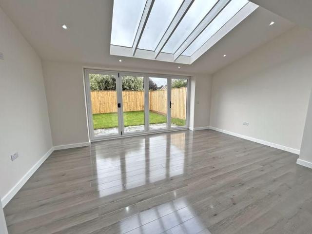 3 bedroom semi detached house to rent