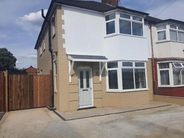 3 bedroom semi detached house to rent