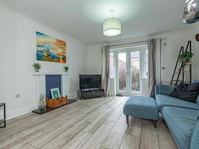 3 bedroom semi detached house to rent