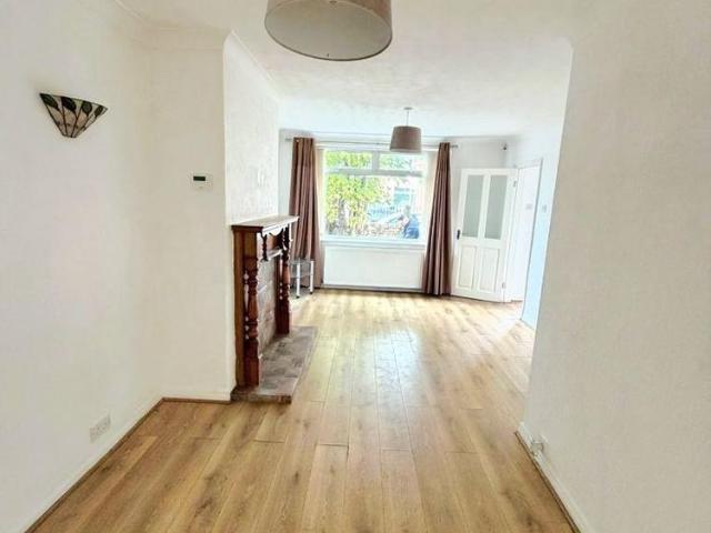 3 bedroom semi detached house to rent