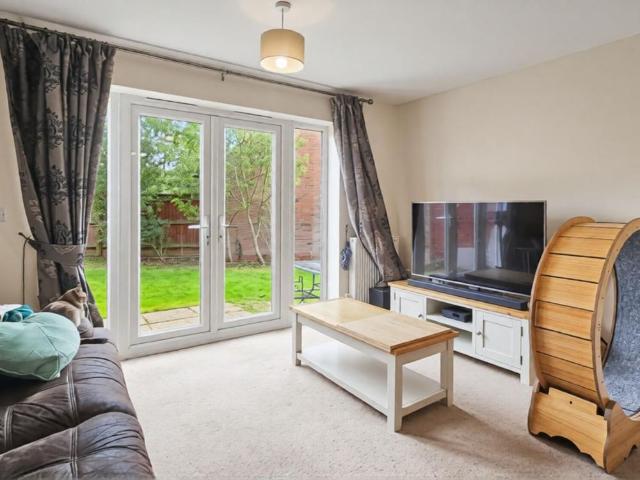 3 bedroom semi detached house to rent