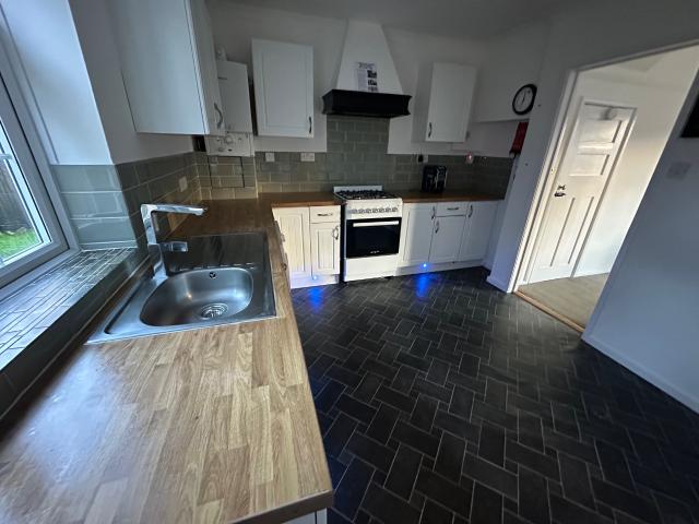 3 Bedroom semi detached house. for Keyworke / Professional Families