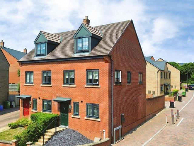 3 bedroom semi detached house for sale
