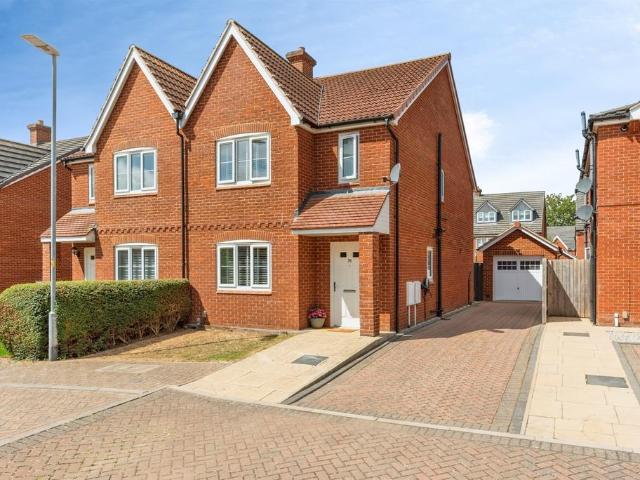 3 bedroom semi detached house for sale