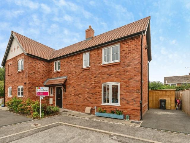 3 bedroom semi detached house for sale