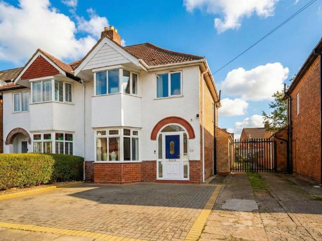 3 bedroom semi detached house for sale
