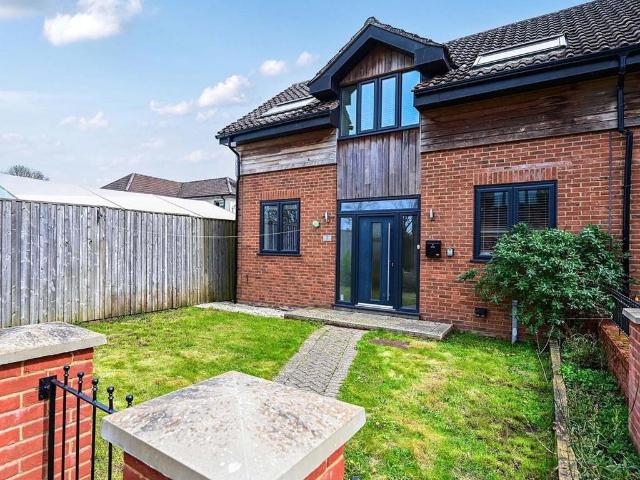 3 bedroom end of terrace house for sale