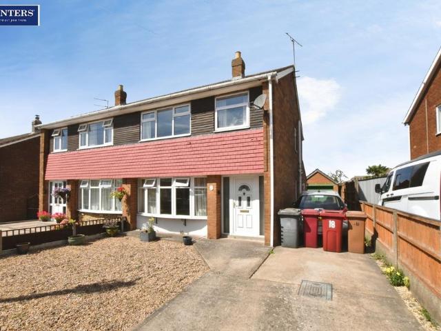 3 bedroom semi detached house for sale