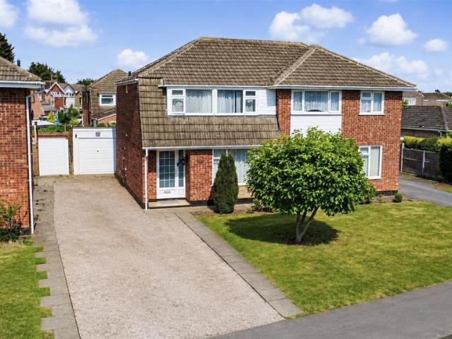 3 bedroom semi detached house for sale