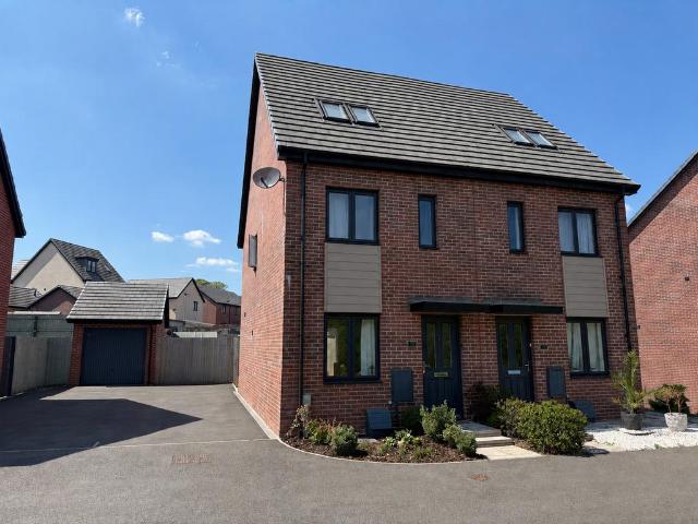 3 bedroom semi detached house for sale