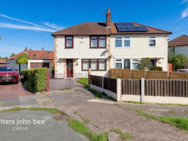 3 bedroom semi detached house for sale