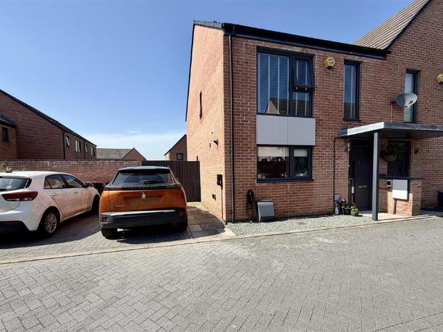 3 bedroom semi detached house for sale