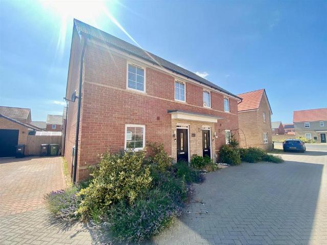 3 bedroom semi detached house for sale