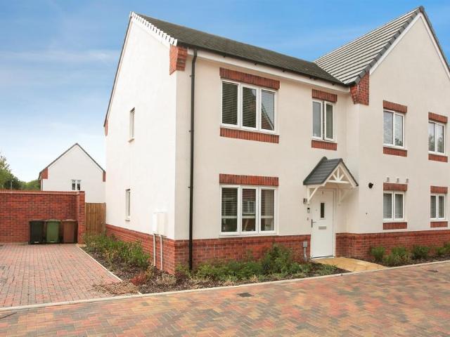 3 bedroom semi detached house for sale