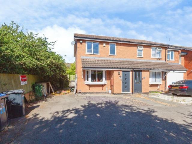 3 bedroom semi detached house for sale