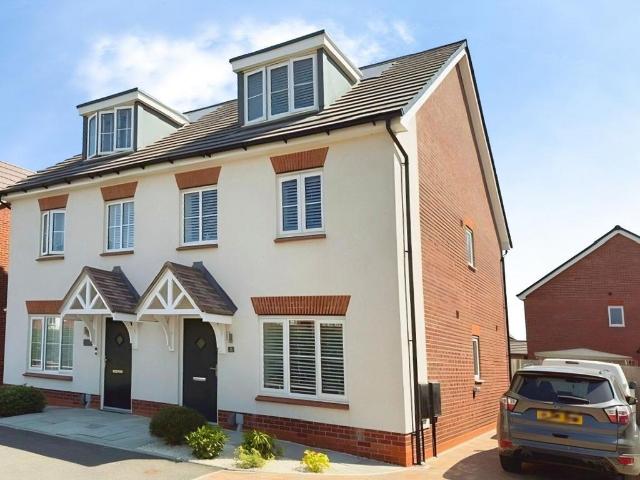 3 bedroom semi detached house for sale