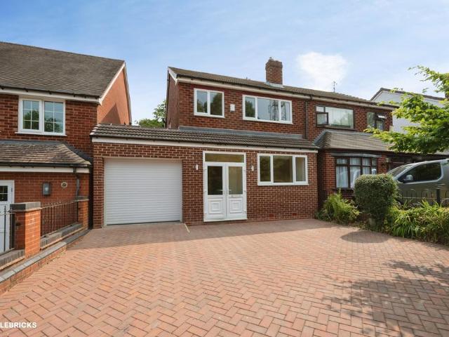 3 bedroom semi detached house for sale