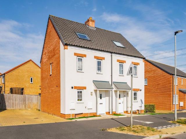 3 bedroom semi detached house for sale