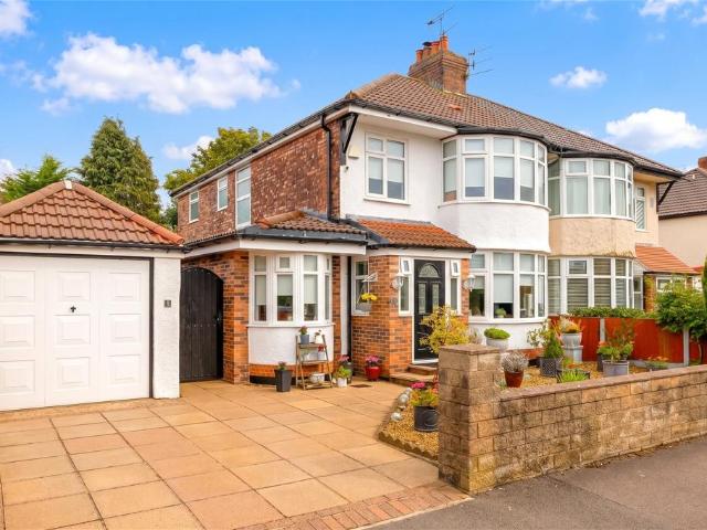 3 bedroom semi detached house for sale