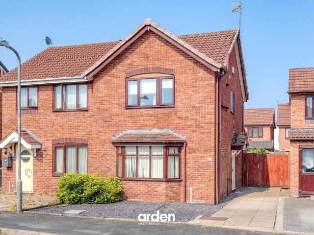 3 bedroom semi detached house for sale