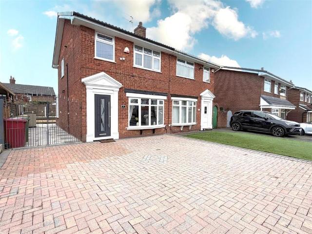 3 bedroom semi detached house for sale
