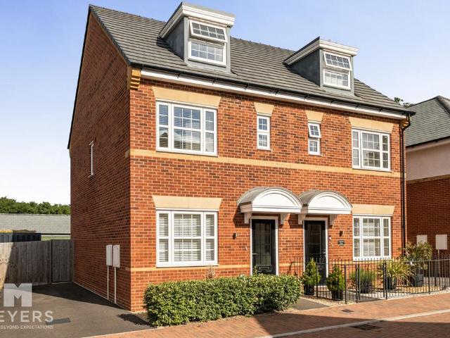 3 bedroom semi detached house for sale