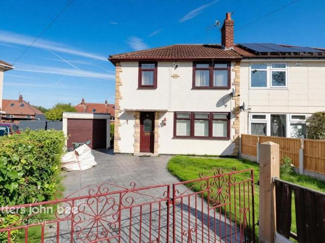 3 bedroom semi detached house for sale