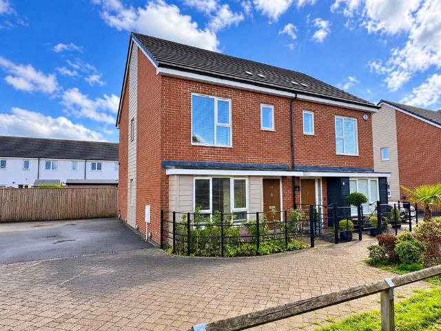 3 bedroom semi detached house for sale