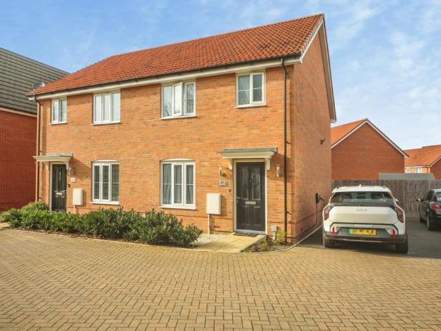 3 bedroom semi detached house for sale