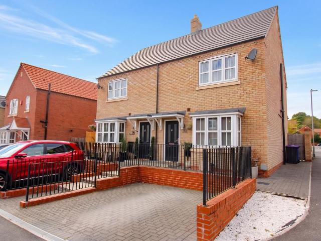 3 bedroom semi detached house for sale