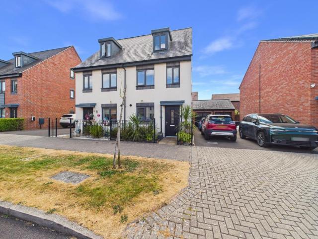 3 bedroom semi detached house for sale