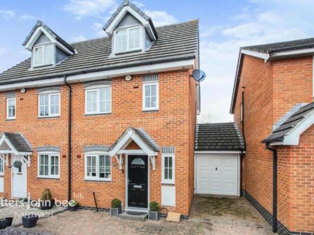 3 bedroom semi detached house for sale