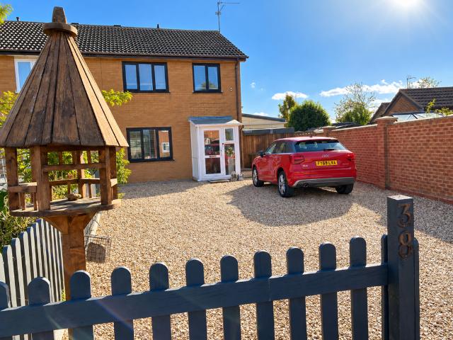 3 bedroom semi detached house for sale