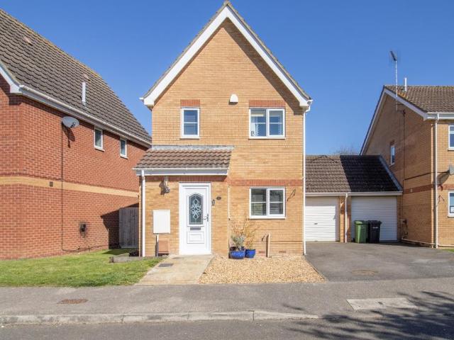 3 bedroom link detached house for sale