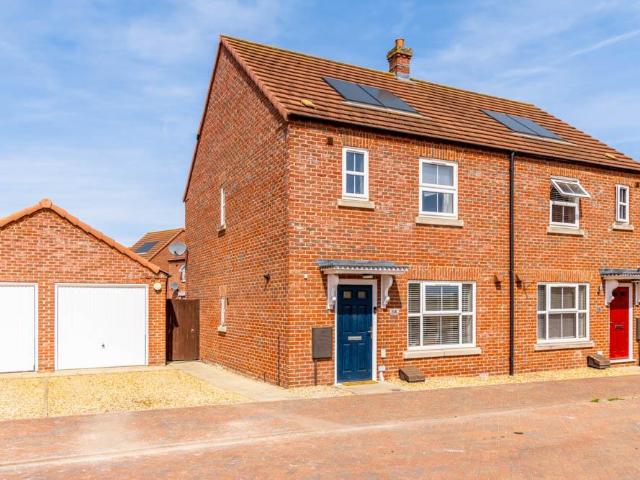 3 bedroom semi detached house for sale