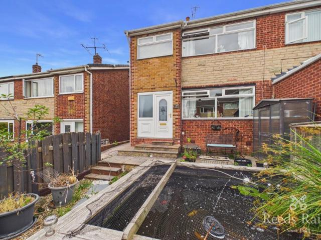 3 bedroom semi detached house for sale