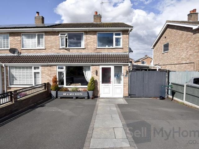 3 bedroom semi detached house for sale