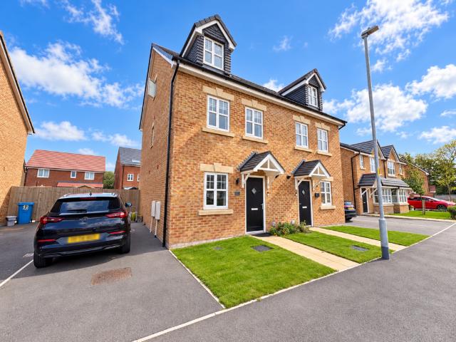 3 bedroom semi detached house for sale