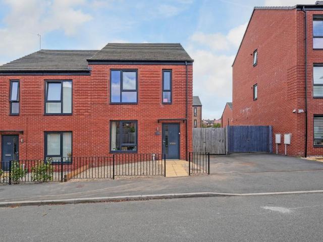 3 bedroom semi detached house for sale