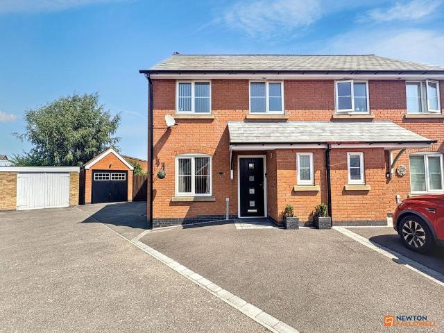 3 bedroom semi detached house for sale