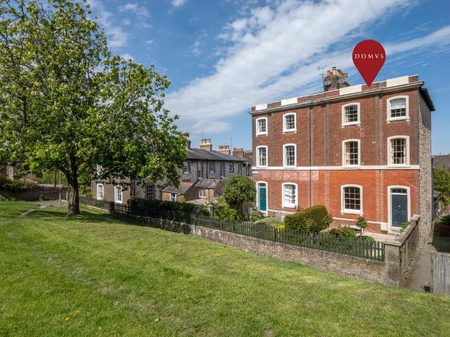 4 bedroom semi detached house for sale