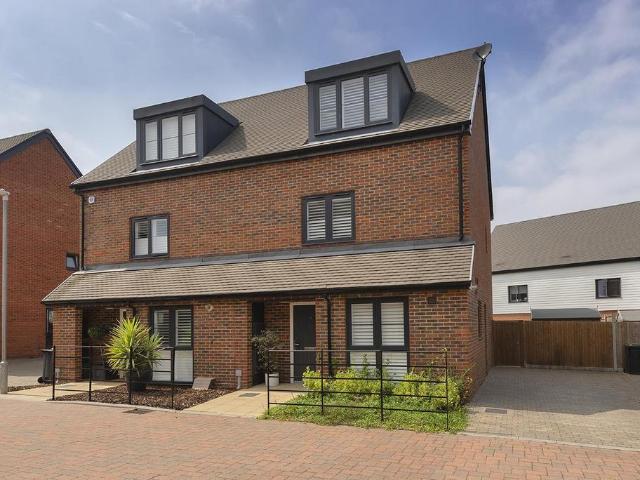 3 bedroom semi detached house for sale
