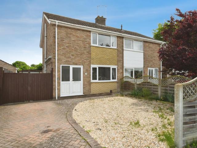 3 bedroom semi detached house for sale