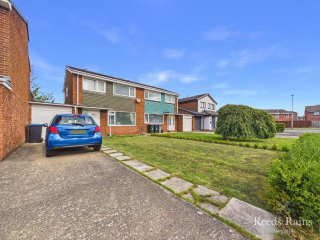 3 bedroom semi detached house for sale