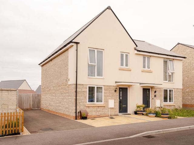 3 bedroom semi detached house for sale