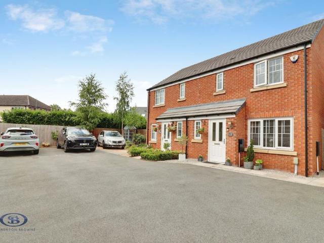 3 bedroom semi detached house for sale
