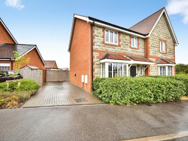 3 bedroom semi detached house for sale