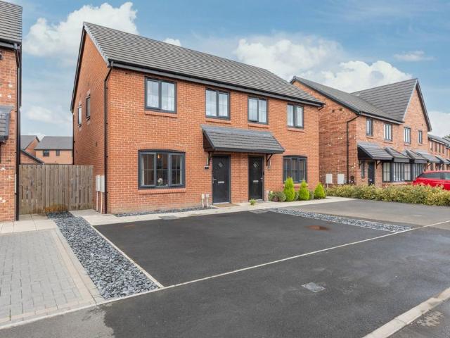 3 bedroom semi detached house for sale